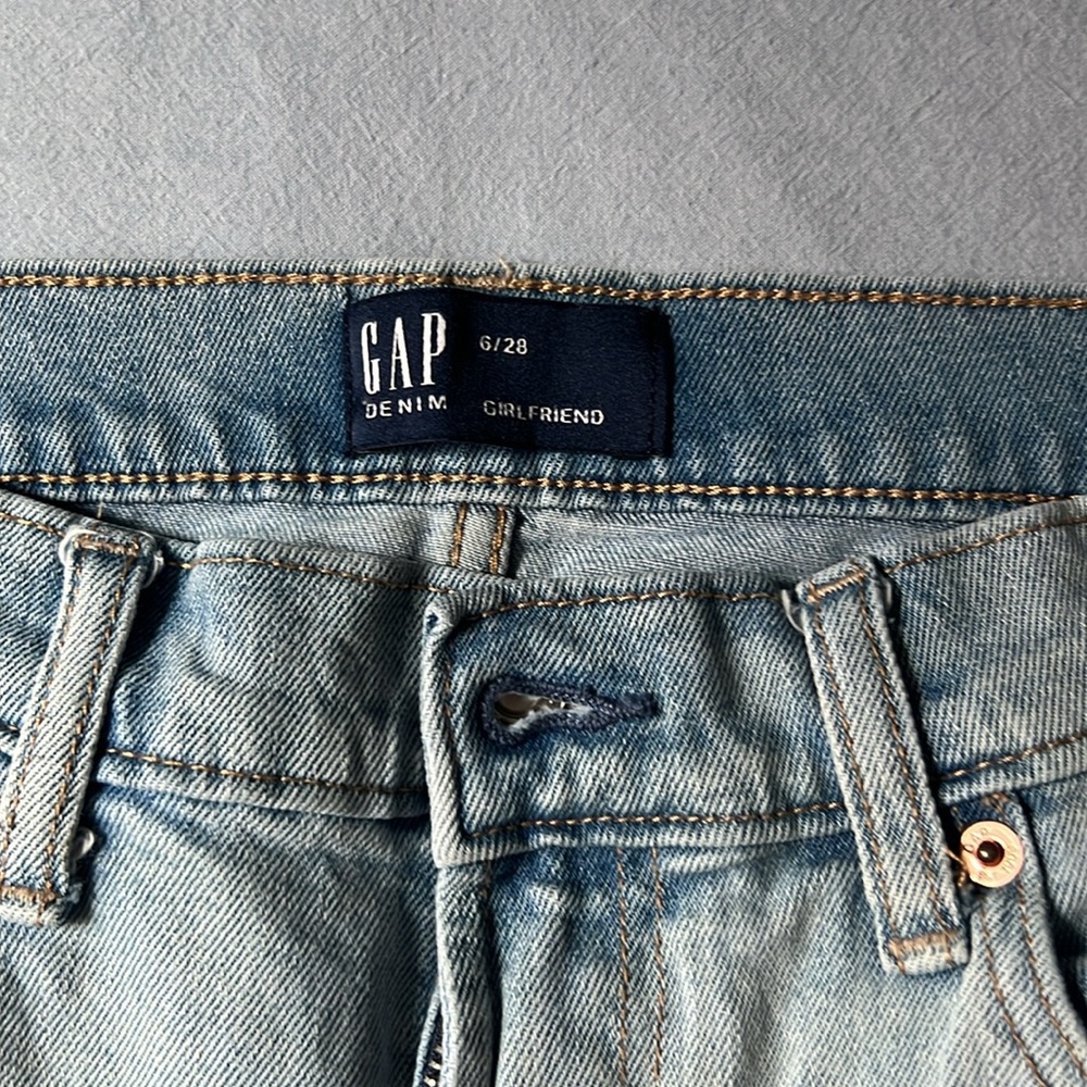 GAP Two-Tone Girlfriend Jeans - Picture 3 of 5